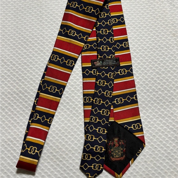 Gucci Red and Gold Chain Pattern Tie - Picture 7 of 10